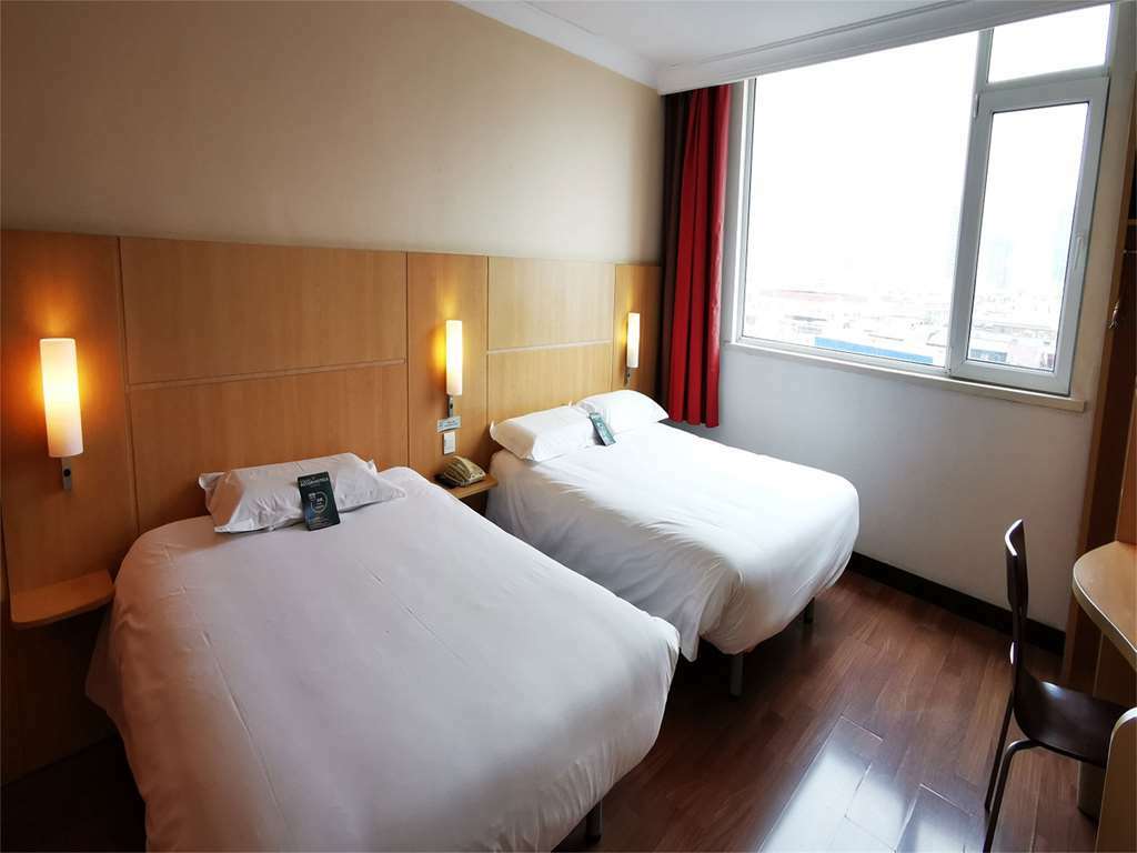 Ibis Tianjin Railway Station Hotell Rom bilde